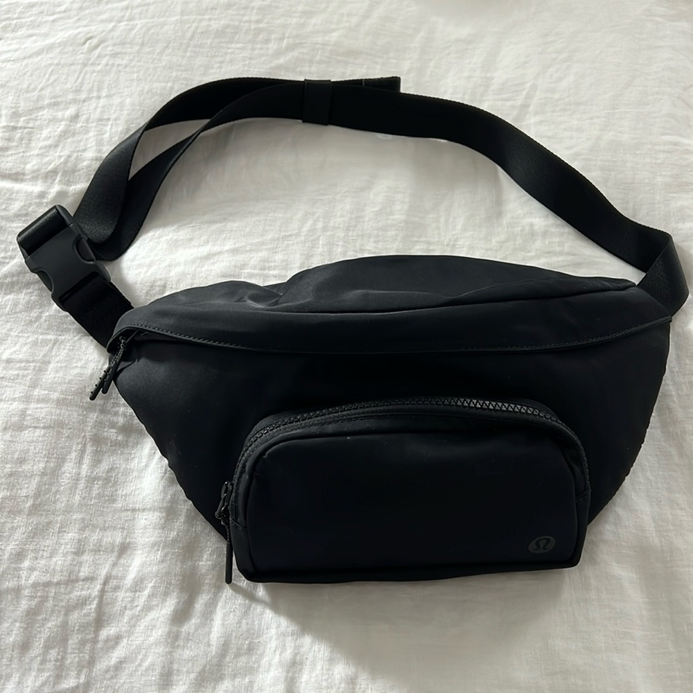 Lululemon The Rest Is Written Belt Bag 3L - Black